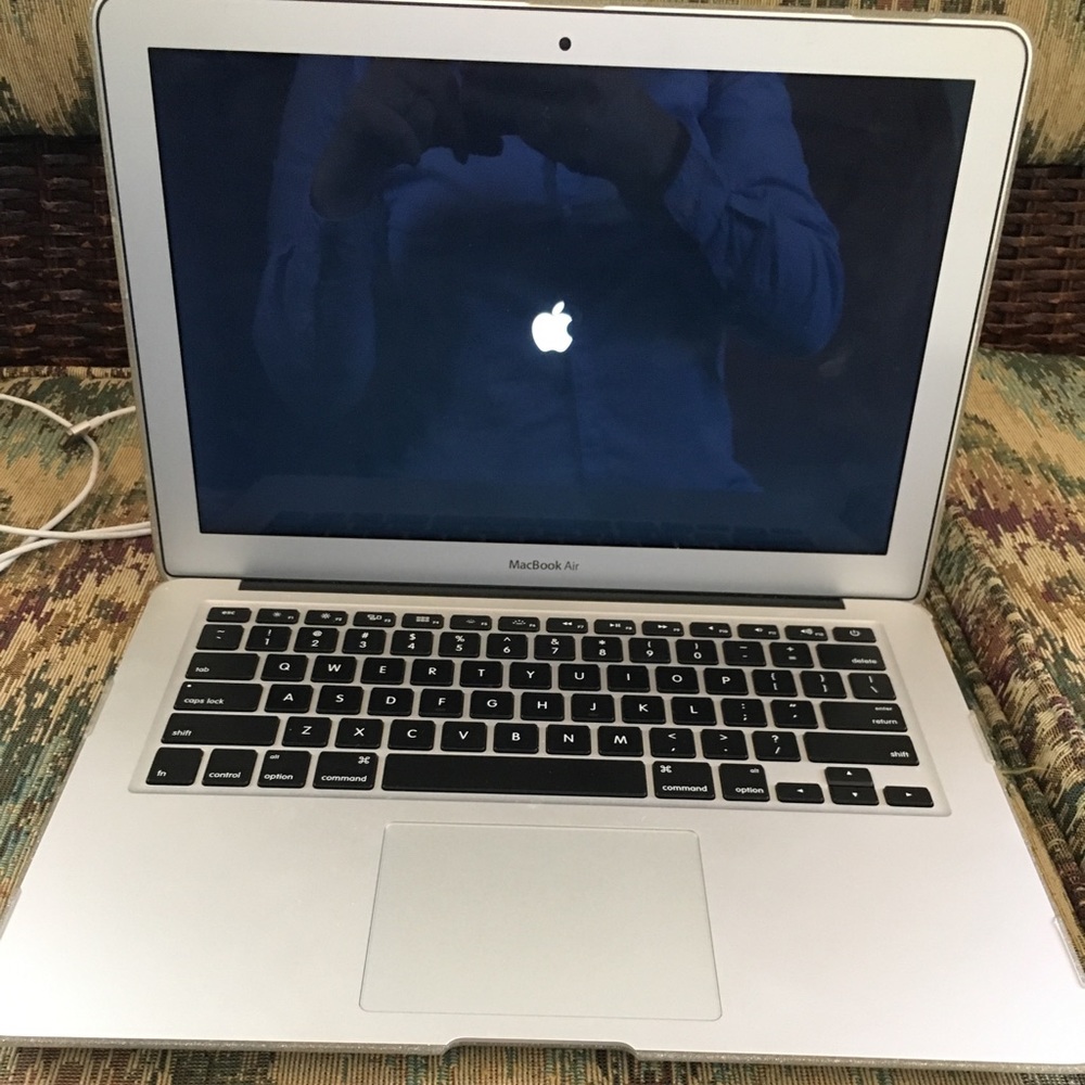 13 inch MacBook Air - Picture 1 of 7